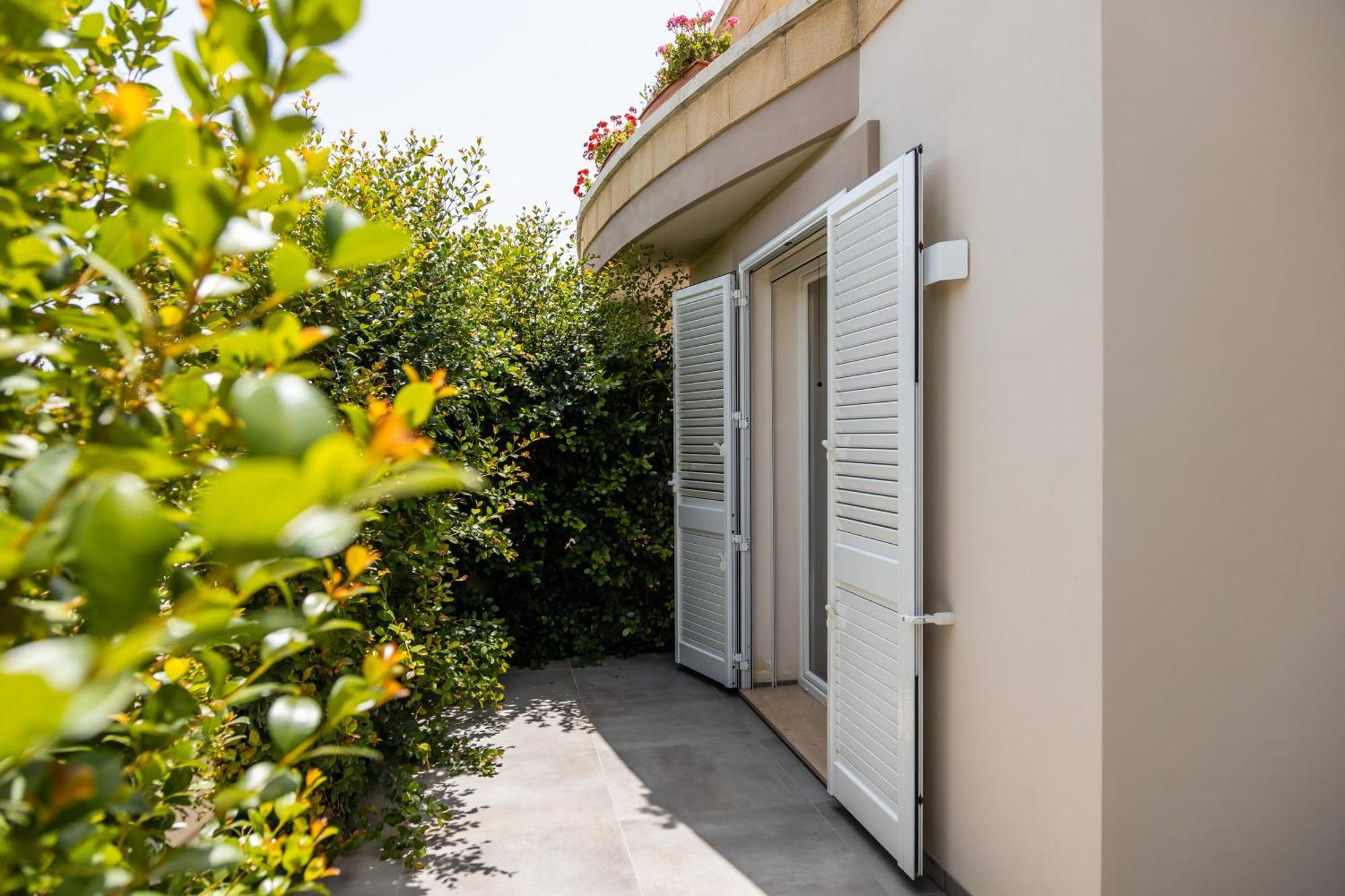 La Collina Di Montegrappa - Suites With Heated Private Pool - Suites With Shared Pool Tuglie Ruang foto