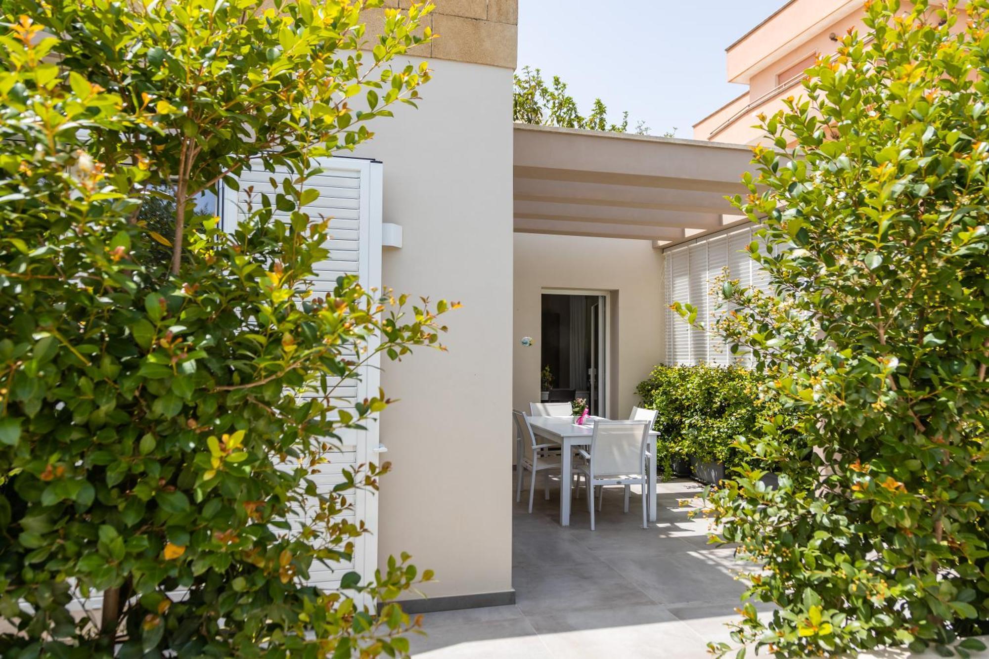 La Collina Di Montegrappa - Suites With Heated Private Pool - Suites With Shared Pool Tuglie Ruang foto