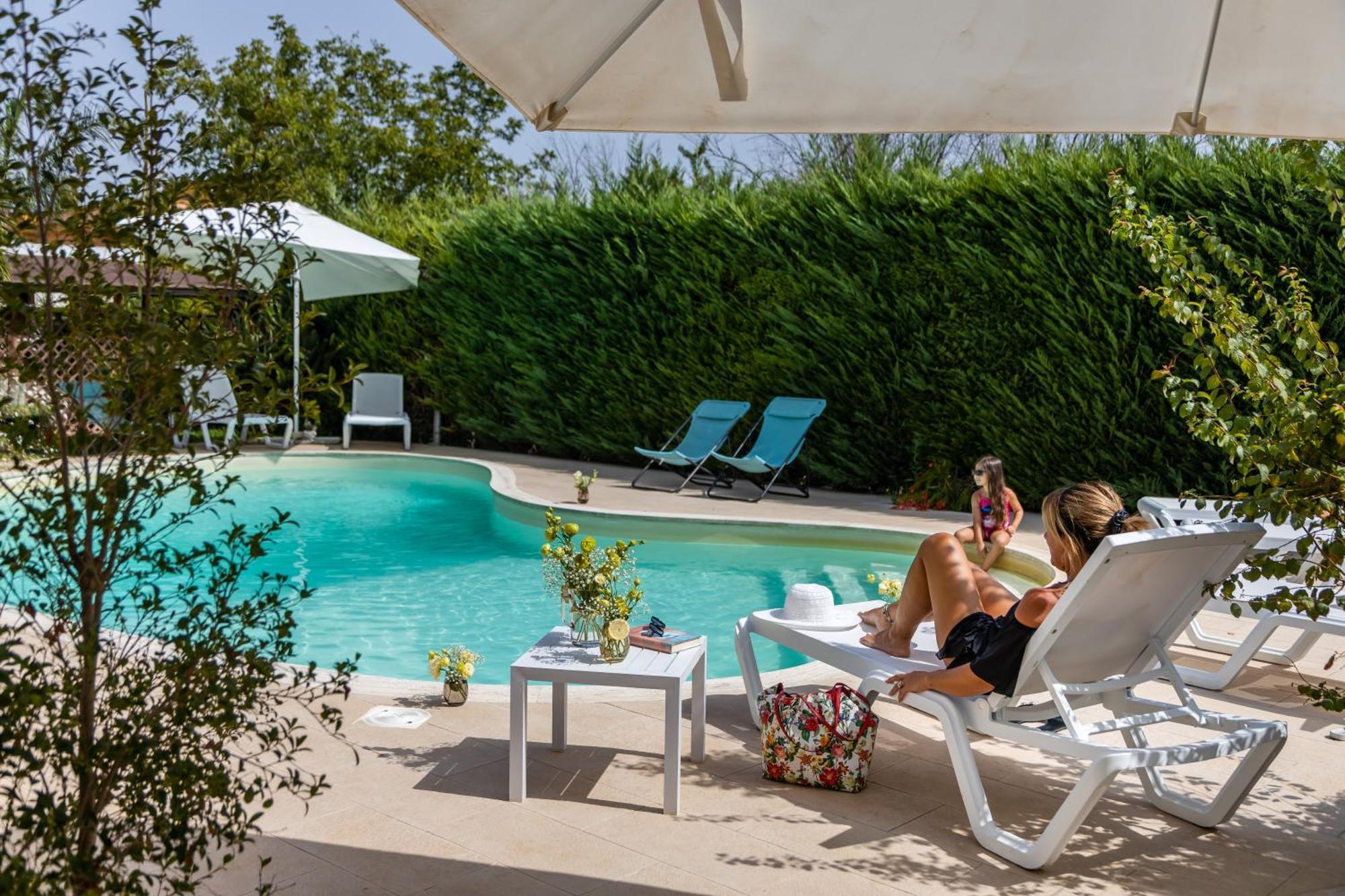 La Collina Di Montegrappa - Suites With Heated Private Pool - Suites With Shared Pool Tuglie Bagian luar foto