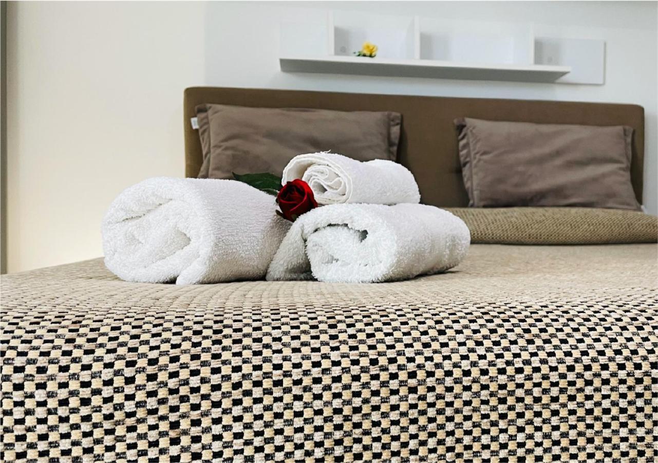 La Collina Di Montegrappa - Suites With Heated Private Pool - Suites With Shared Pool Tuglie Bagian luar foto